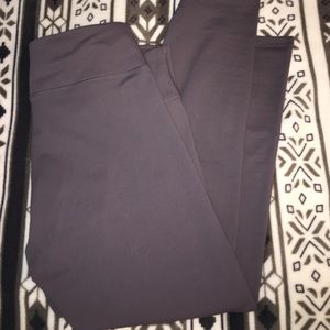 Fabletics cropped light purple leggings